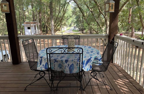 Edisto Island House | Charming Mid/Long Term Rental , Fast Fiber Internet, Big Covered porch, 3bdrm