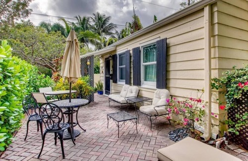 Flamingo Parks House | Charming Nantucket-Style 1bd/1ba | Minutes to Beach & Downtown