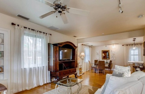 Flamingo Parks House | Charming Nantucket-Style 1bd/1ba | Minutes to Beach & Downtown