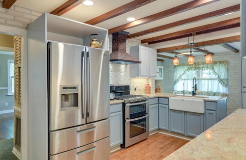 New Bern House | Charming New Bern Cottage w/Grill & Fire Pit!