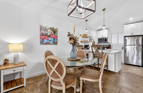 Palm Beach Gardens Cottage | Charming PGA National Getaway -Relax,Dine, and Shop in Florida