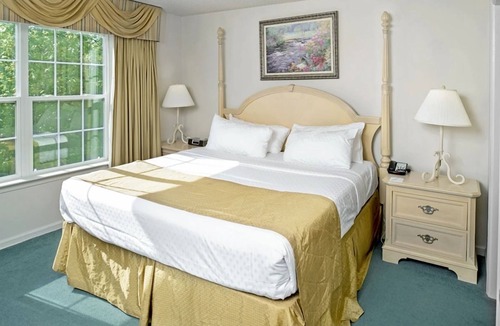 Berkeley Hotel | Charming Retreat with Space for the Whole Family l Kitchenette and Balcony