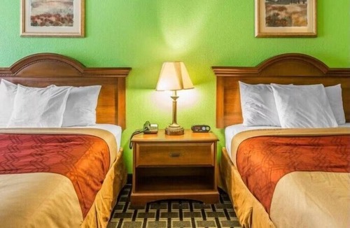 Douglas Hotel | Charming Room w/Outdoor Pool, Near Pine Street Park