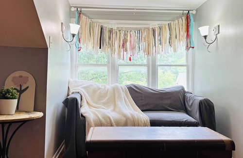 Central Gardens Apartment | Charming Rustic Loft Retreat with King bed