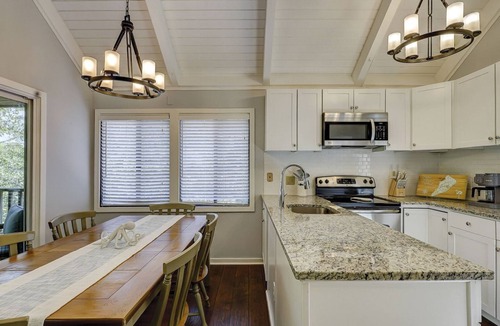 Night Heron Condo | Charming Sea Pines Getaway | Pet Friendly + Pool