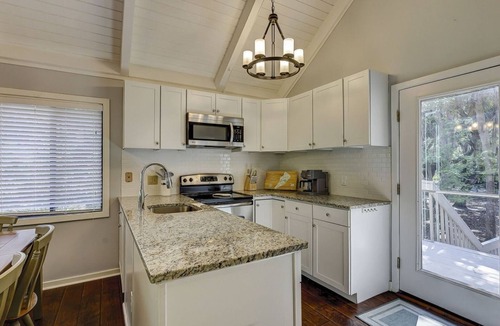 Night Heron Condo | Charming Sea Pines Getaway | Pet Friendly + Pool