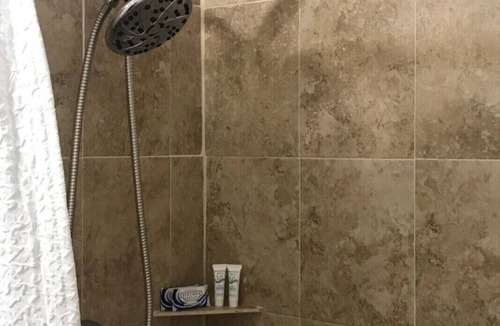 Sky Lake Apartment | Charming studio in delightful Orlando with WiFi and AC