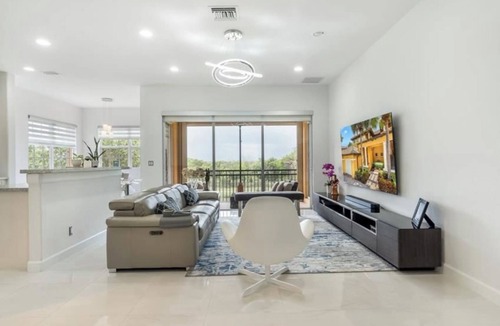 Parkland House | Charming townhome 3BR - Gated, Trails, Pool & Balcony, Resort Style Location.