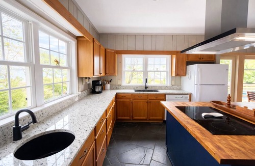 Swansboro Cottage | Charming White Oak River Cottage, Private Dock Fishing - Near Downtown Swansboro