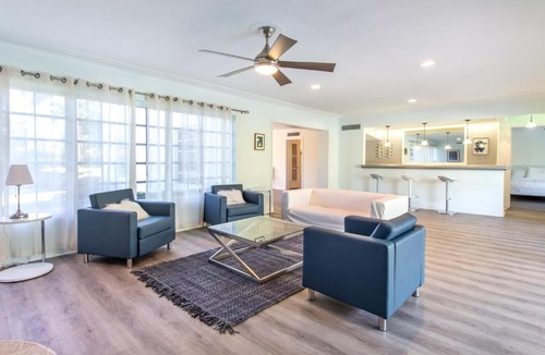 Hollywood Lakes Villa | Chateau Hollywood Luxury Home & Pool Near Hollywood Broadwalk