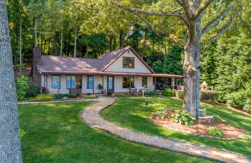 Hiawassee House | Chatuge Lakefront Home, Premium Lot with Amazing Lake & Mtn Views 5 min to Town