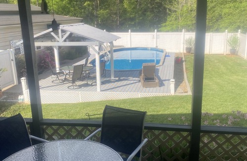 Taylors House | Cheerful 3 bedroom 2 1/2 bath private home with a pool