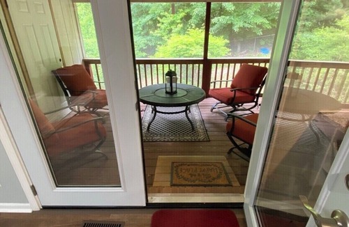 Pisgah Forest House | Cheerful Brevard home fenced yard on quiet acre