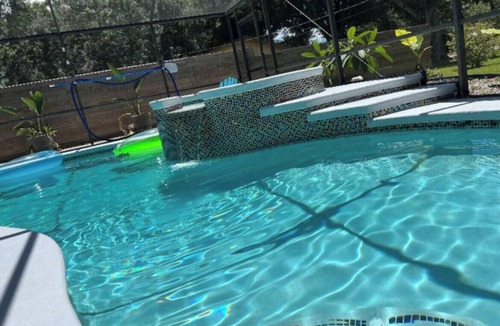 Riverview House | Cheerful Newly Renovated *HEATED* POOL/SPA 5min from Tampa