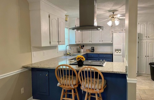 Harbison House | Cheerful & Spacious 3 Bedroom Home