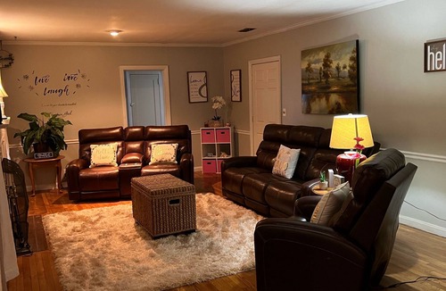 Waycross House | Cheerful, Spacious, and Cozy 2 bedroom home with fireplace