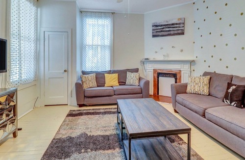 Dixon Park Apartment | Cheerful Victorian District Digs Near Forsyth w/ Courtyard by Lucky Savannah