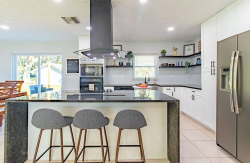 Riverview House | Chelsea’s Cozy Place! Newly Renovated and Huge Fenced-In Yard
