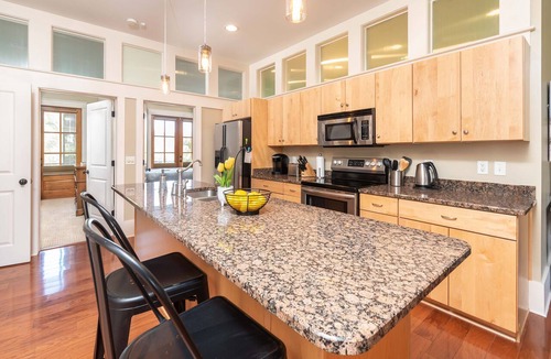 Habersham Condo | Cherokee Farms Flat - New Listing in Habersham