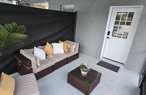 Riverview Apartment | Chic 1-bedroom apartment with WiFi, AC in phenomenal Riverview