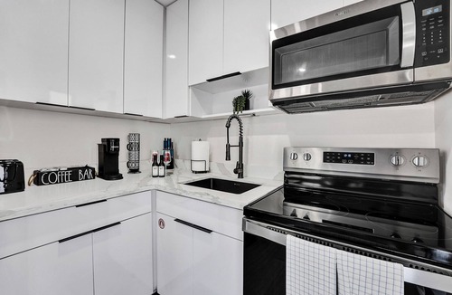 South Middle River Apartment | Chic 1-bedroom apartment in fantastic Fort Lauderdale with WiFi, AC