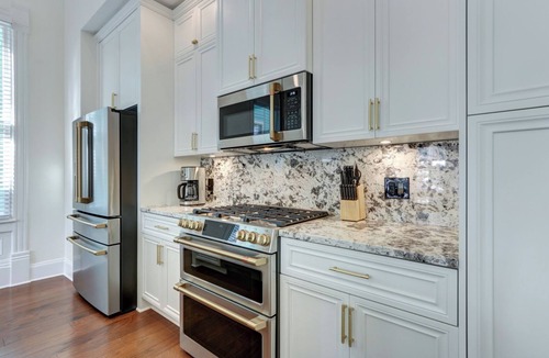 Dixon Park Apartment | Chic 2-bedroom corporate apartment Savannah's Historic District!