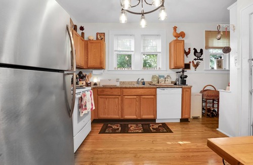 Midtown Apartment | Chic and charming 2 bedroom upper unit in the heart of fabulous Savannah