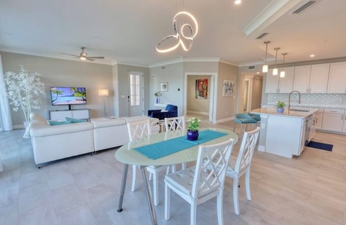 Naples Condo | Chic Coastal Apt w/Lake Views & Stunning Sunsets