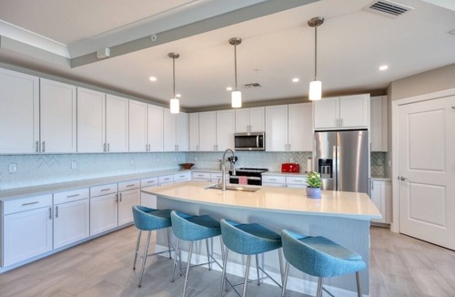 Naples Condo | Chic Coastal Apt w/Lake Views & Stunning Sunsets
