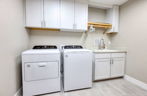 Naples Condo | Chic Coastal Apt w/Lake Views & Stunning Sunsets