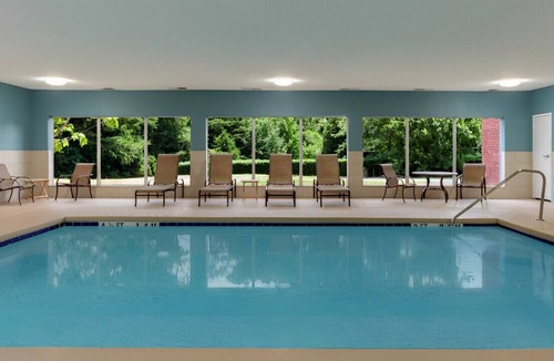Arrowood House | Chic & Elegant Room near Starmount Shopping