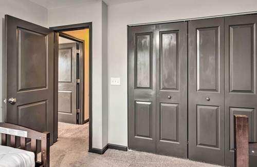 Lexington House | Chic Lexington Getaway w/ Community Pool!