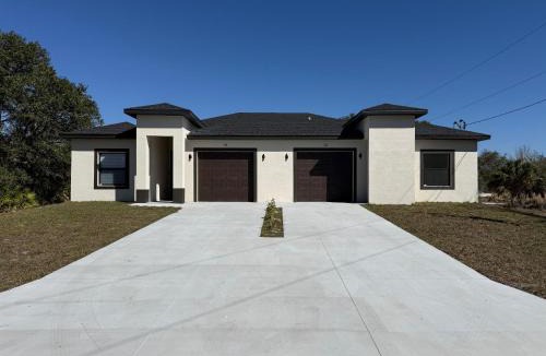 Punta Gorda House | Chic New Build Duplex with King Suite and Cover Lanai