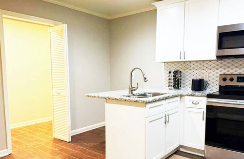 Buford Apartment | Chic Retreat Escape with Swimming Pool, Gym & Jacuzzi