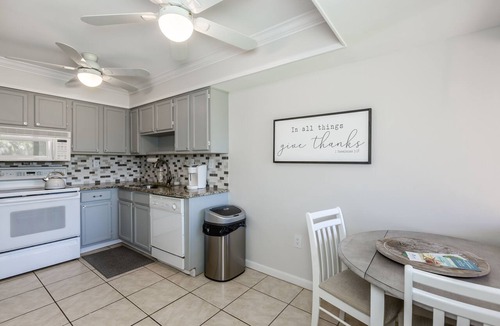 Hammock Bay Condo | Chic Tropical Retreat Minutes from Marco Island & Naples