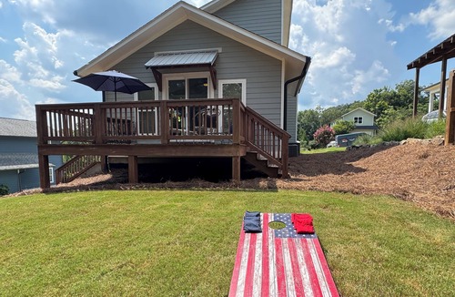 Athens House | Chicopee House ~ Your 4 bd, 3 bath, Athens Getaway 1-mile to Sanford Stadium!