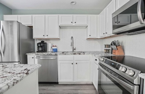 Charleston House | Chucktown Charm- 8 mins to Credit One