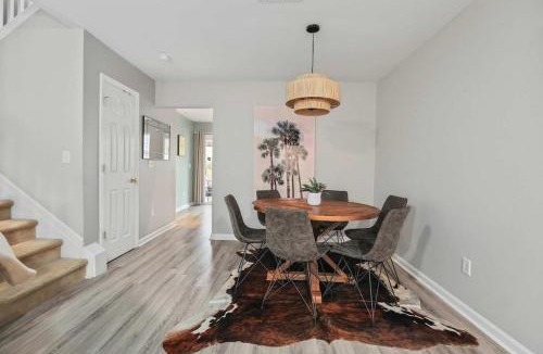 Charleston House | Chucktown Charm- 8 mins to Credit One