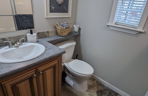 Deltona Lakes Cabin | "Citrus Lodge" 1 bedroom, Full kitchen, WiFi,Private patio & Free parking