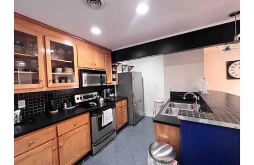Downtown Richmond Apartment | City View Roof Top with FirePit (3A)
