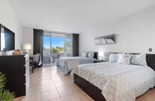 Bermuda Riviera Hotel | CityView Balcony W/2 Double Beds