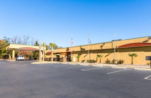 South Carolina Lakes & Blackwater Rivers Hotel | Clarion Inn Columbia Airport