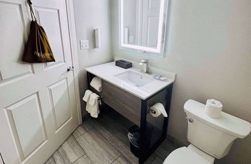 Albemarle Hotel | Clarion Pointe Albemarle