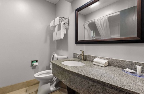 Flemington Hotel | Clarion Pointe Hinesville near Fort Stewart
