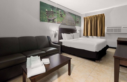 Flemington Hotel | Clarion Pointe Hinesville near Fort Stewart