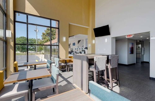 McDonough Hotel | Clarion Pointe McDonough
