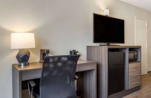 Northeast Raleigh Hotel | Clarion Pointe Raleigh Midtown