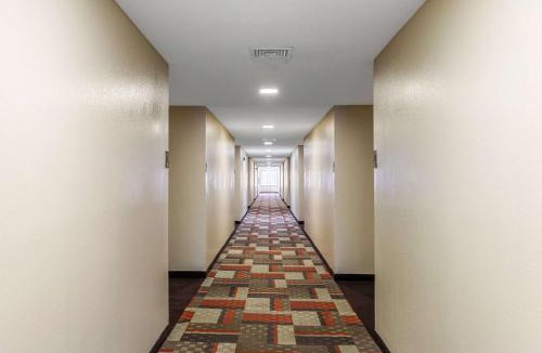 Savannah Hotel | Clarion Pointe Savannah Gateway I-95