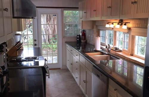 South Corals House | Classic Fort Lauderdale home only 1 mile to the beach!