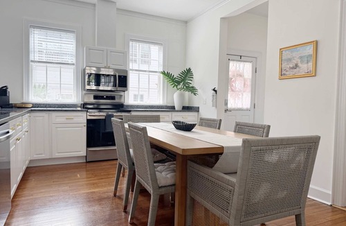 Dixon Park House | Classy 3-Story Downtown Apt - Great Location!